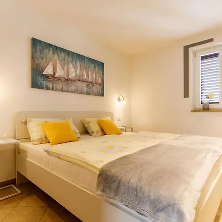Castel Apartment