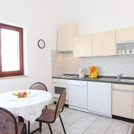 Castel Apartment
